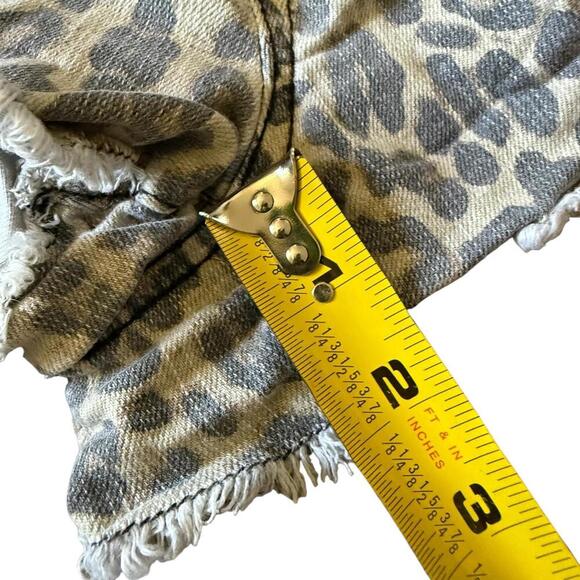 Leopard Print Denim Shorts - Size 11 - Picture 4 of 6